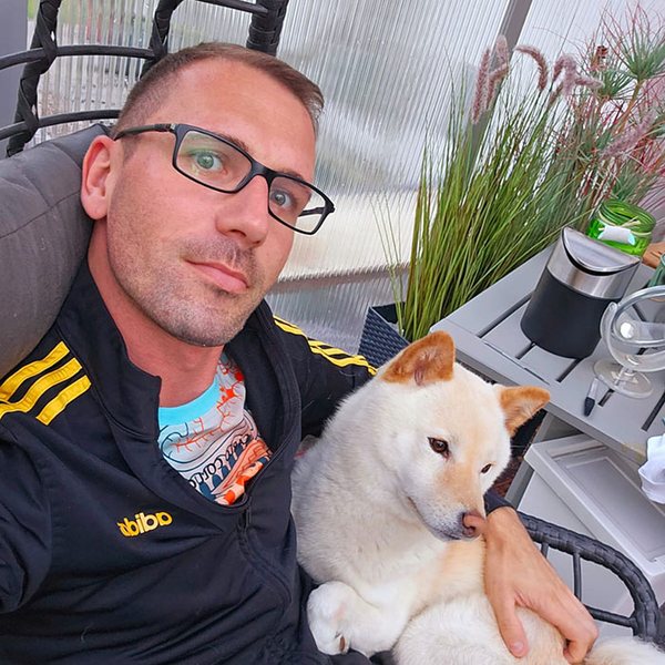 Sebastian Glowik mit Hund